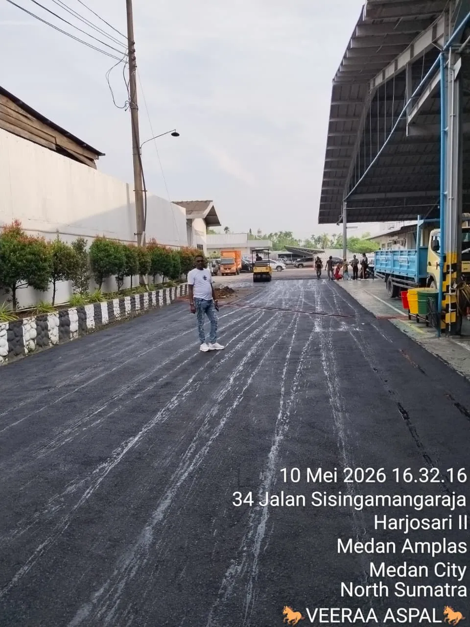 Dokumentasi pekerjaan pengaspalan proyek 12