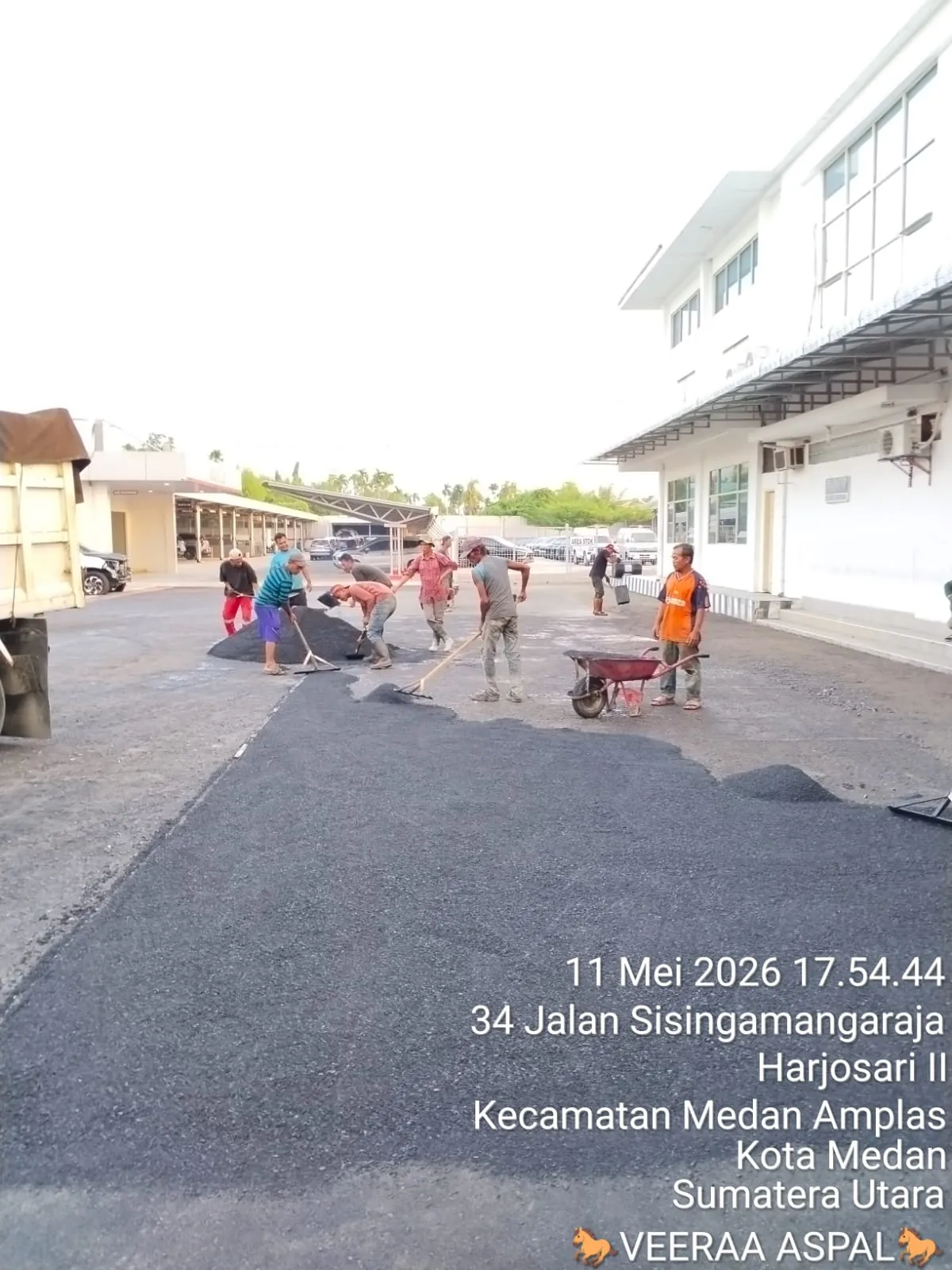 Dokumentasi pekerjaan pengaspalan proyek 14