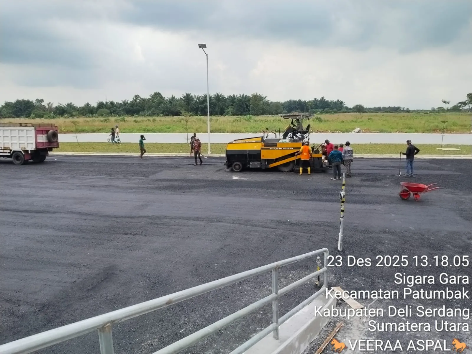 Dokumentasi pekerjaan pengaspalan proyek 42