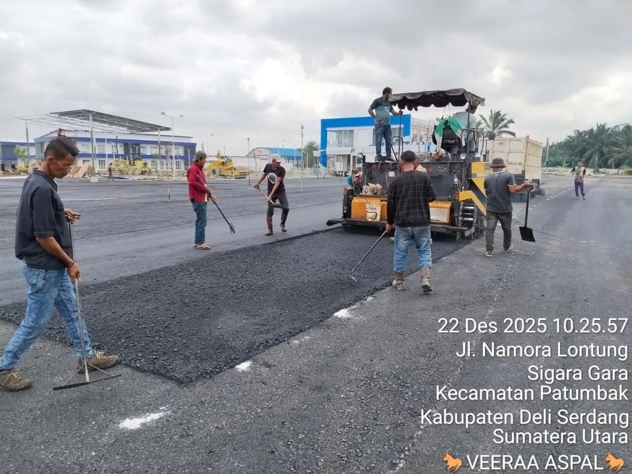 Dokumentasi pekerjaan pengaspalan proyek 51